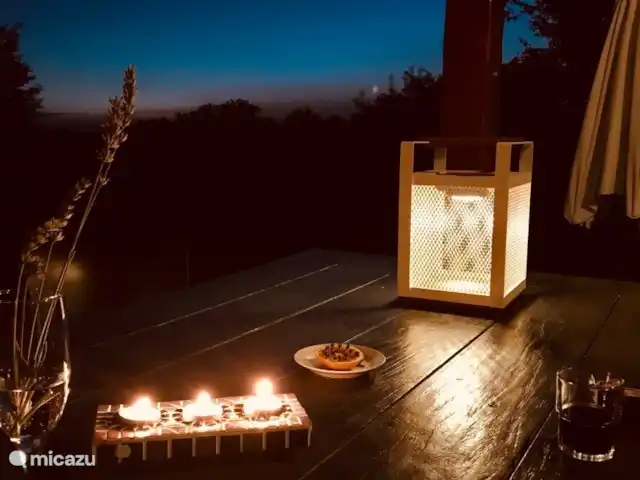 Bouyssonnet huren in Frankrijk, Lot, Lachapelle-Auzac - vakantiehuis De tuin in de avond
