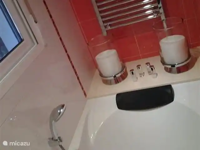 Location de Vacances Espagne, Costa Blanca, Onil, maison de vacances - Casa Olyves avec piscine chauffée Baignoire double.