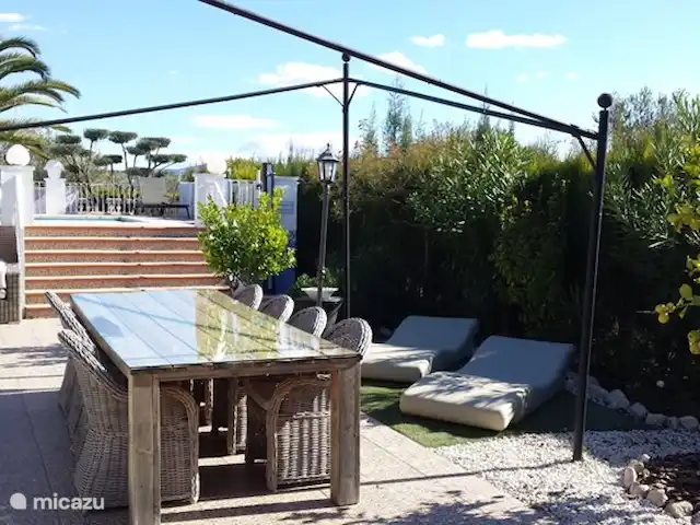 Location de Vacances Espagne, Costa Blanca, Onil, maison de vacances - Casa Olyves avec piscine chauffée Table de jardin