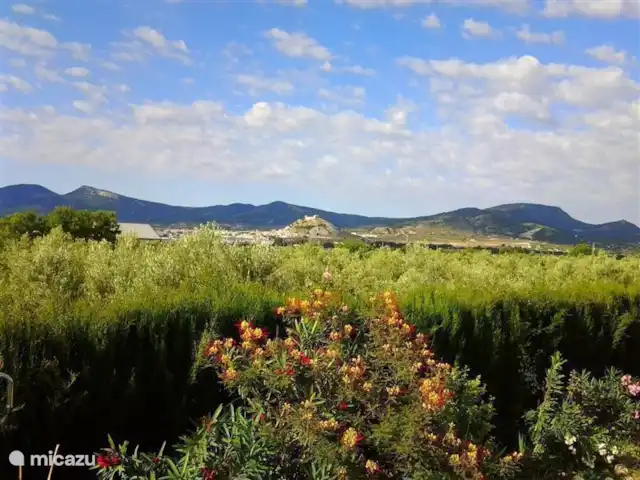 Location de Vacances Espagne, Costa Blanca, Onil, maison de vacances - Casa Olyves avec piscine chauffée Profitez tous les jours de la vue sur la belle nature préservée.