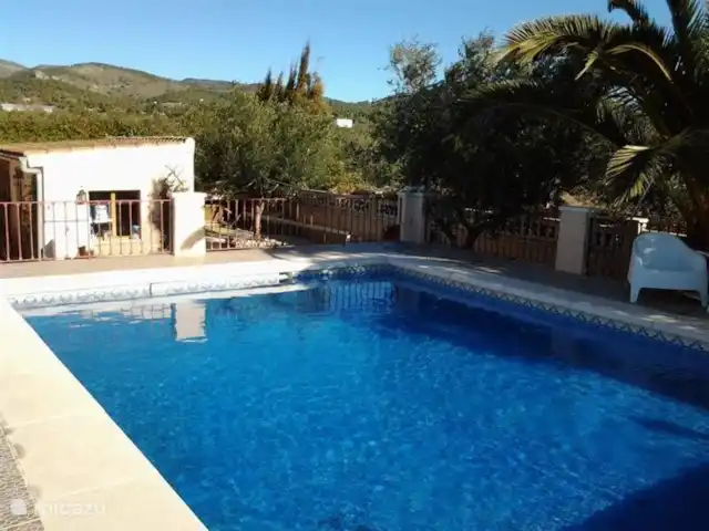 Location de Vacances Espagne, Costa Blanca, Onil, maison de vacances - Casa Olyves avec piscine chauffée Piscine avec vue sur la Sierra de Onil.