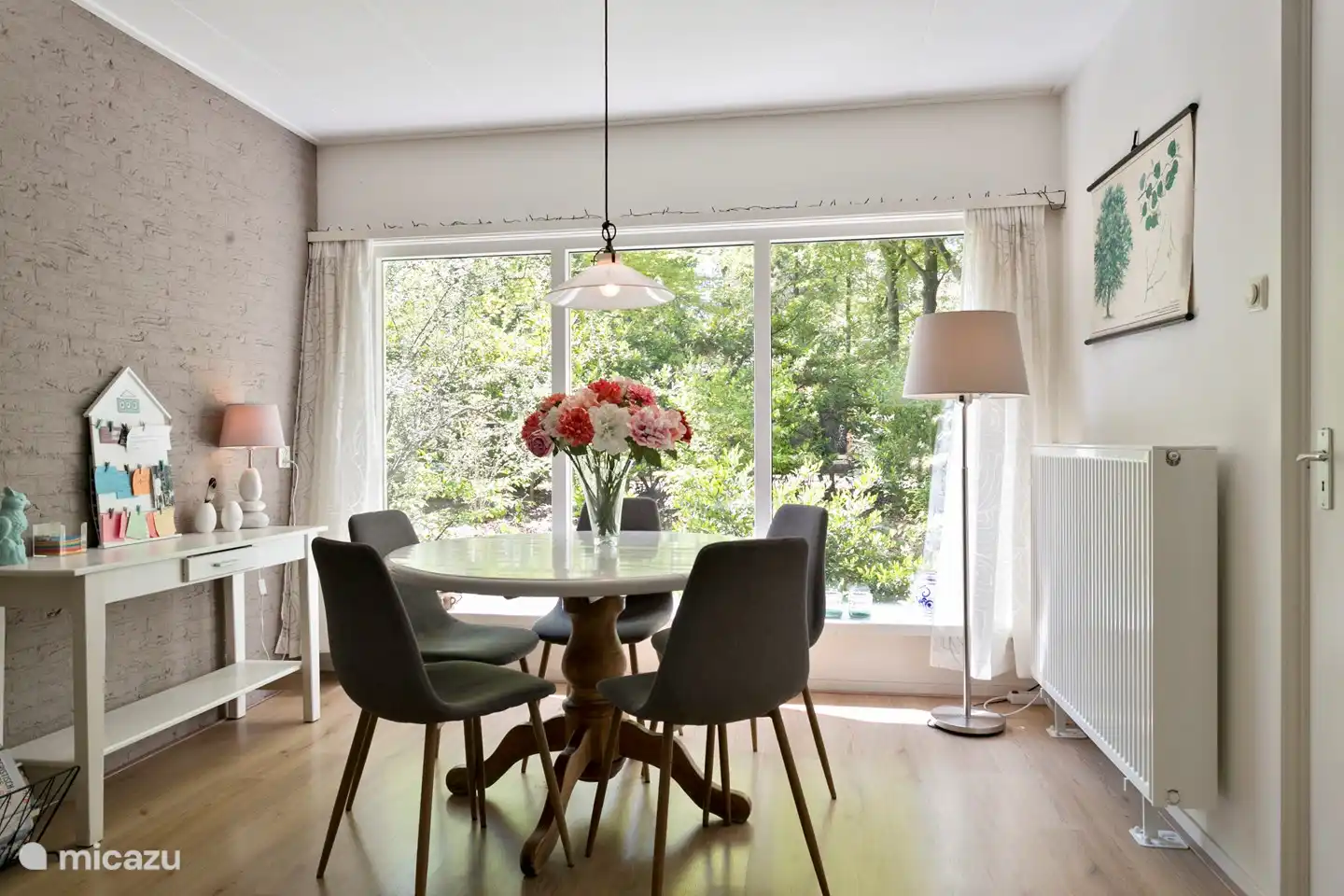 Essbereich mit herrlichem Blick auf den Garten