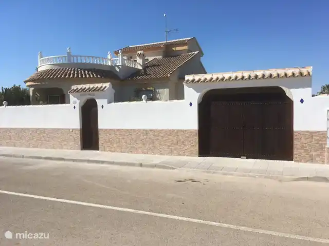 Villa Delfín en España, Costa Cálida, Mazarrón - villa El exterior ha sido renovado recientemente con baldosas en la parte inferior.