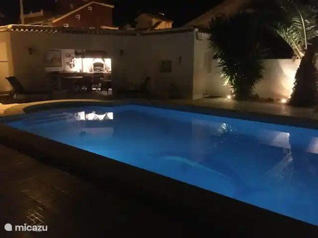 Villa Delfín en España, Costa Cálida, Mazarrón - villa La piscina en la iluminación nocturna.