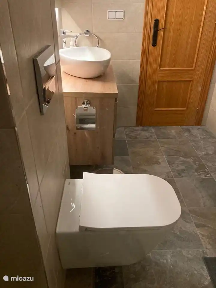 Dieses Badezimmer ist auch Teil von Schlafzimmer 2.