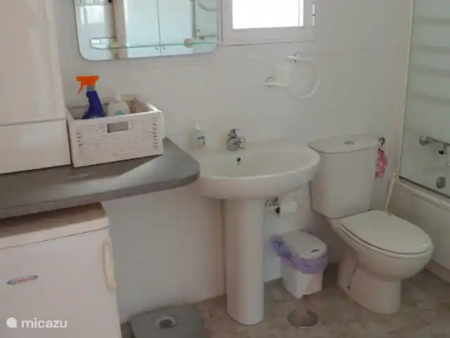 Villa Delfín en España, Costa Cálida, Mazarrón - villa Este baño privado con bañera pertenece al dormitorio 4,