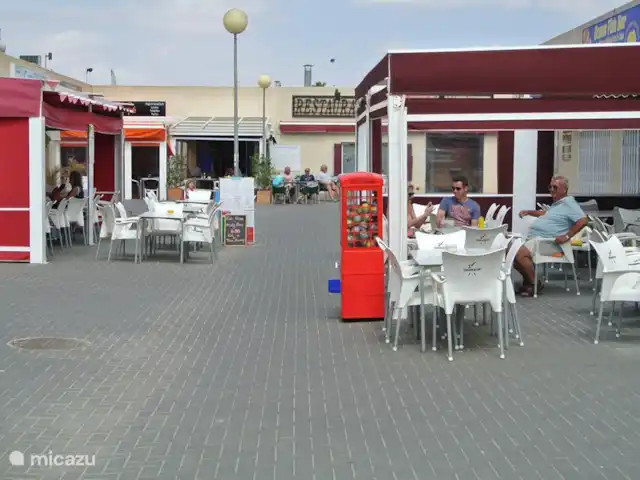 Villa Delfín en España, Costa Cálida, Mazarrón - villa Aquí puede ver una pequeña parte del centro comercial, incluidos bares, restaurantes, tiendas, supermercado, banco, oficina de correos, corredores.
gasolinera, lavado de autos.