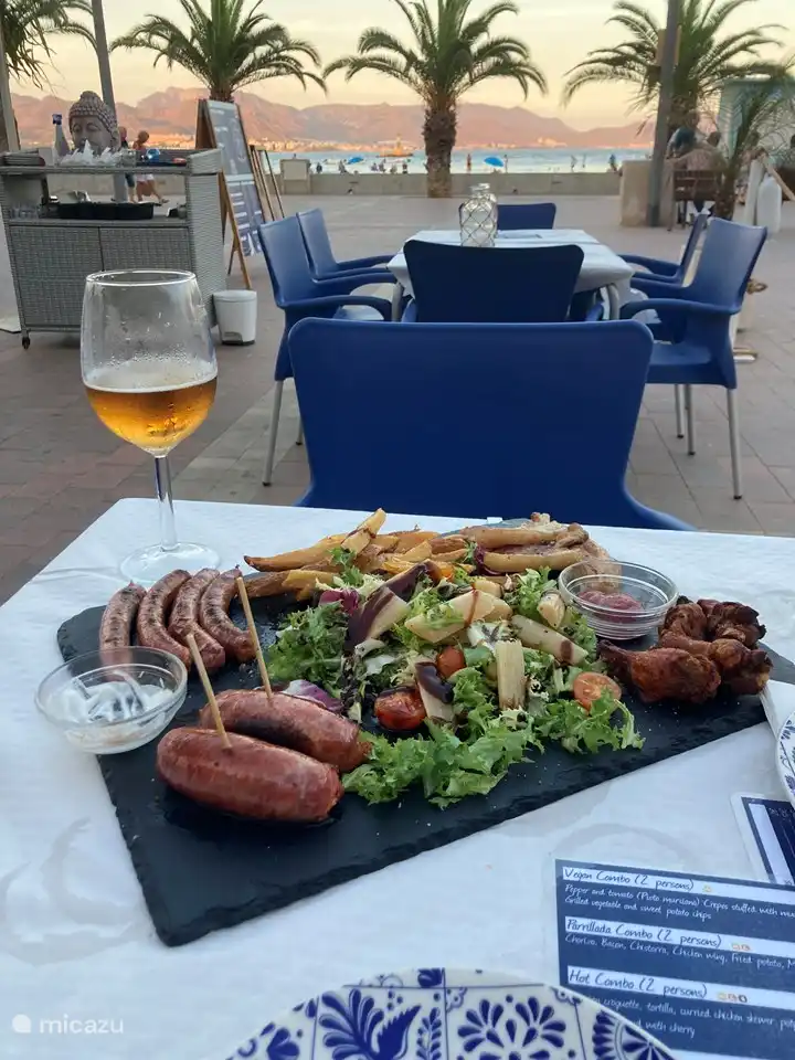 Leckere Tapas an der Promenade von Puerto.