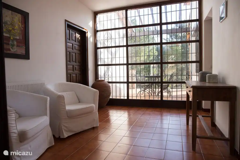 Halle mit Glasfront und Gusseisen und Schmiedeeisen Patio von 4x5 m2 Terrasse auf dem Balkon