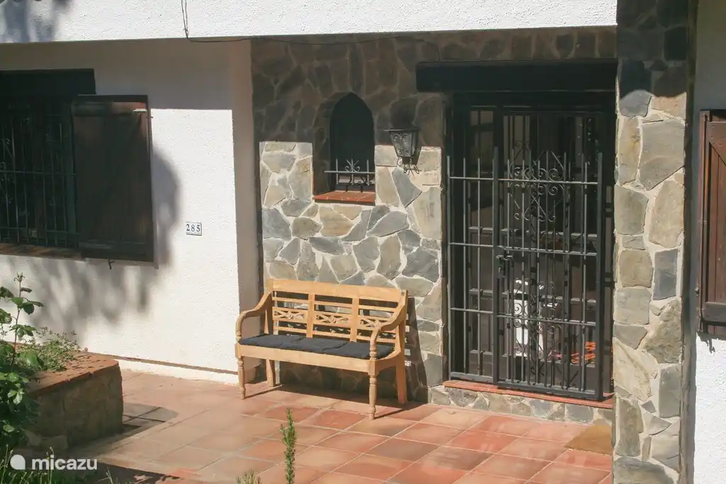 Setzen Sie sich vor der Haustür