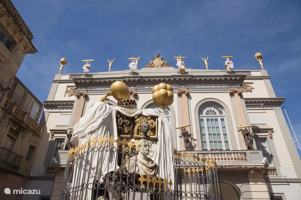 Dali-Museum in Figueres, 3 Minuten entfernt.