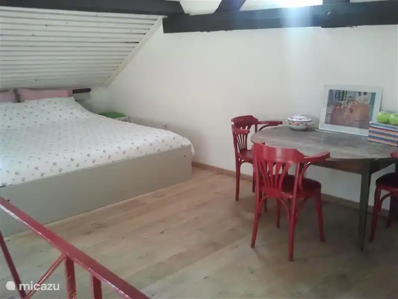 Auch auf der oberen Etage gibt es noch Platz zum Sitzen