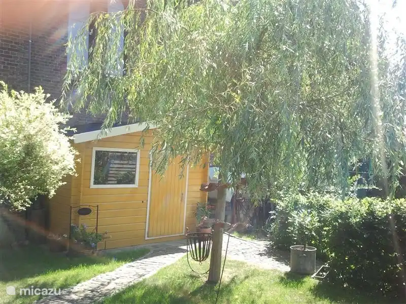 Unser Pavillon unter der Trauerweide