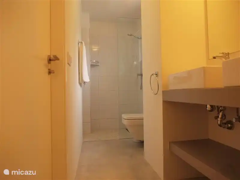 Badezimmer neben dem Hauptschlafzimmer