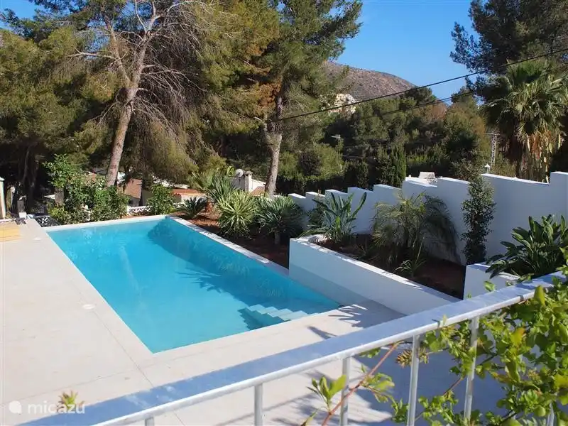 Pool vor der Haustür