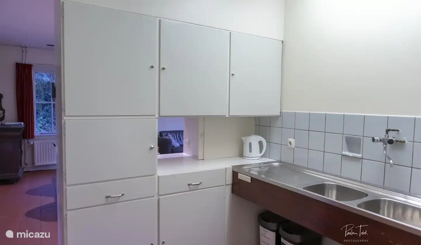 Viel Stauraum in der Küche.