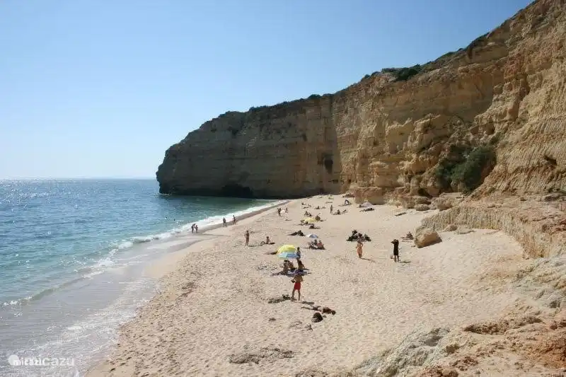 Zum nächsten Strand Centianes sind es zu Fuß ca. 20 Minuten