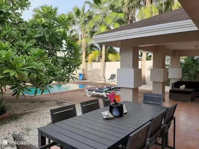 Location de Vacances Aruba, Oranjestad, Oranjestad, villa - Villa-Bubali Table de jardin avec 8 chaises