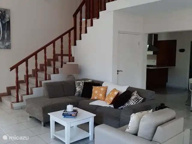 Location de Vacances Aruba, Oranjestad, Oranjestad, villa - Villa-Bubali Salon avec escalier vers le grenier