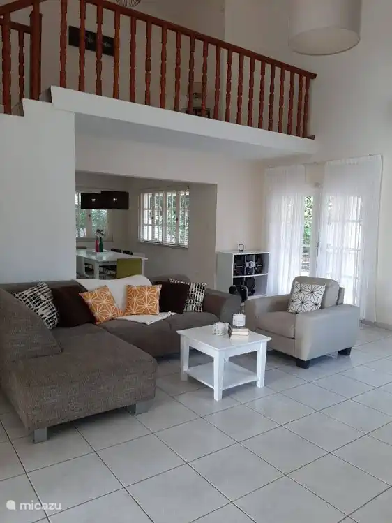 woonkamer/ eethoek voor 8 personen