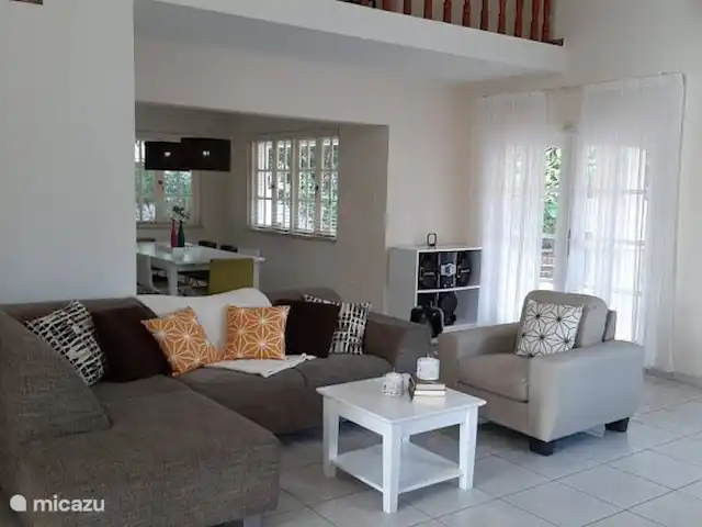 Location de Vacances Aruba, Oranjestad, Oranjestad, villa - Villa-Bubali salon/salle à manger pour 8 personnes