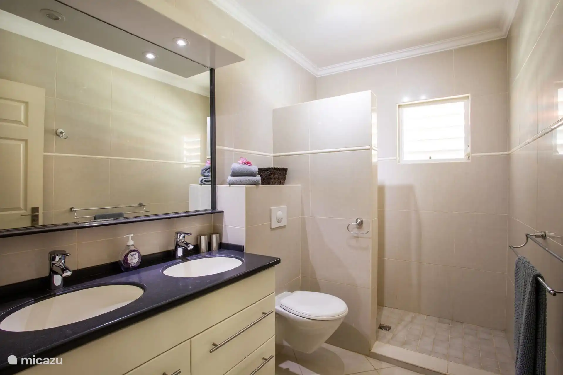 identisches 2. Badezimmer 