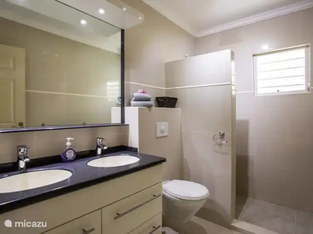 Villa Noucasa | Curaçao, Banda Ariba (est), Jan Thiel - villa Salle de bain dans la chambre principale