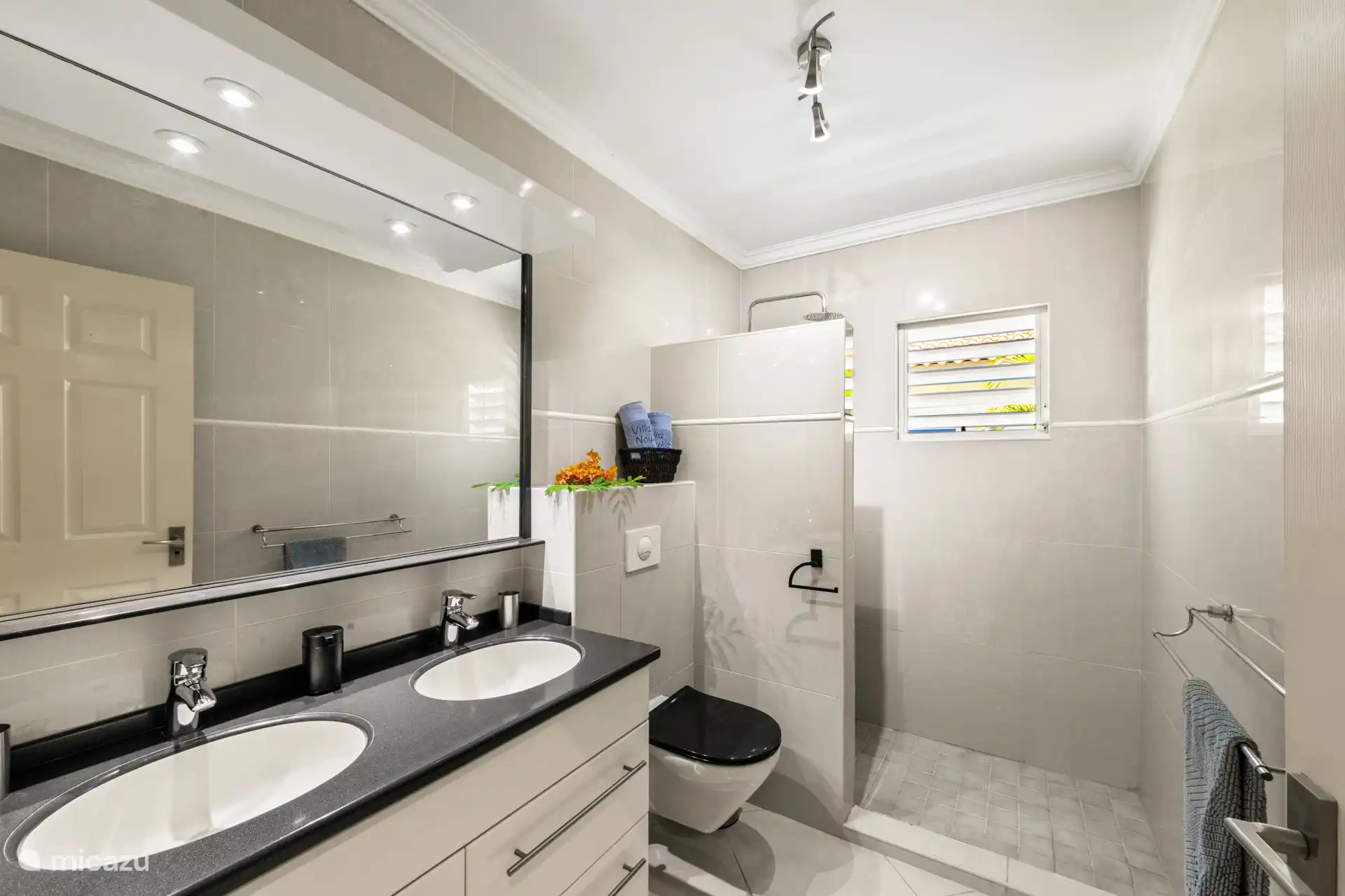 Baño 2 con ducha de lluvia 