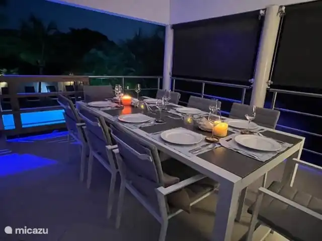 Villa Noucasa | Curaçao, Banda Ariba (est), Jan Thiel - villa Table douillette sur le porche