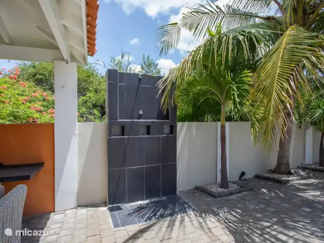 Villa Noucasa | Curaçao, Banda Ariba (est), Jan Thiel - villa belle douche extérieure