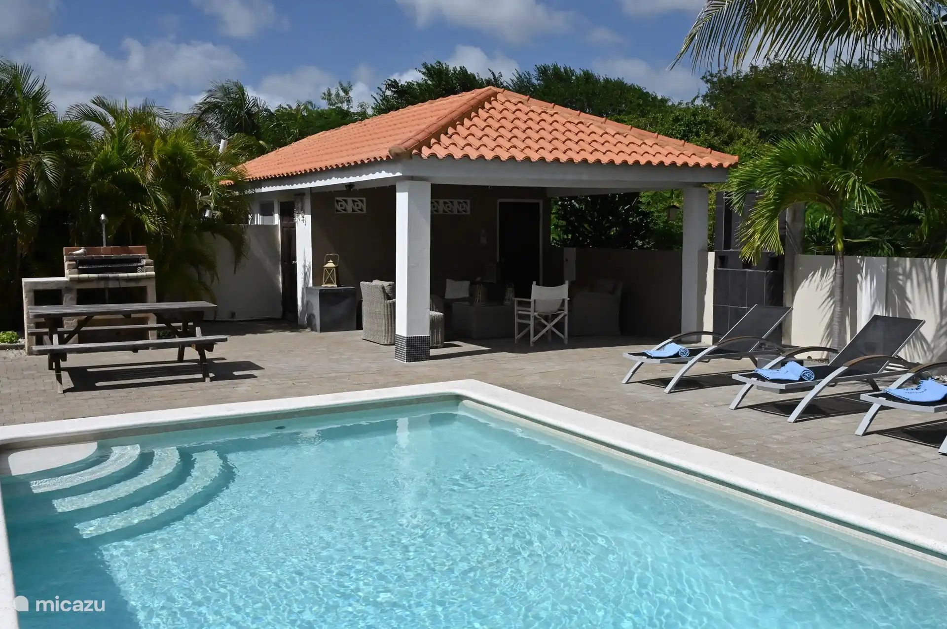 Renovierung des Swimmingpools und der Lounge