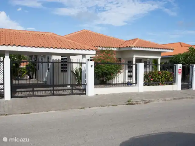 Villa Noucasa | Curaçao, Banda Ariba (est), Jan Thiel - villa la façade de la villa Noukasa