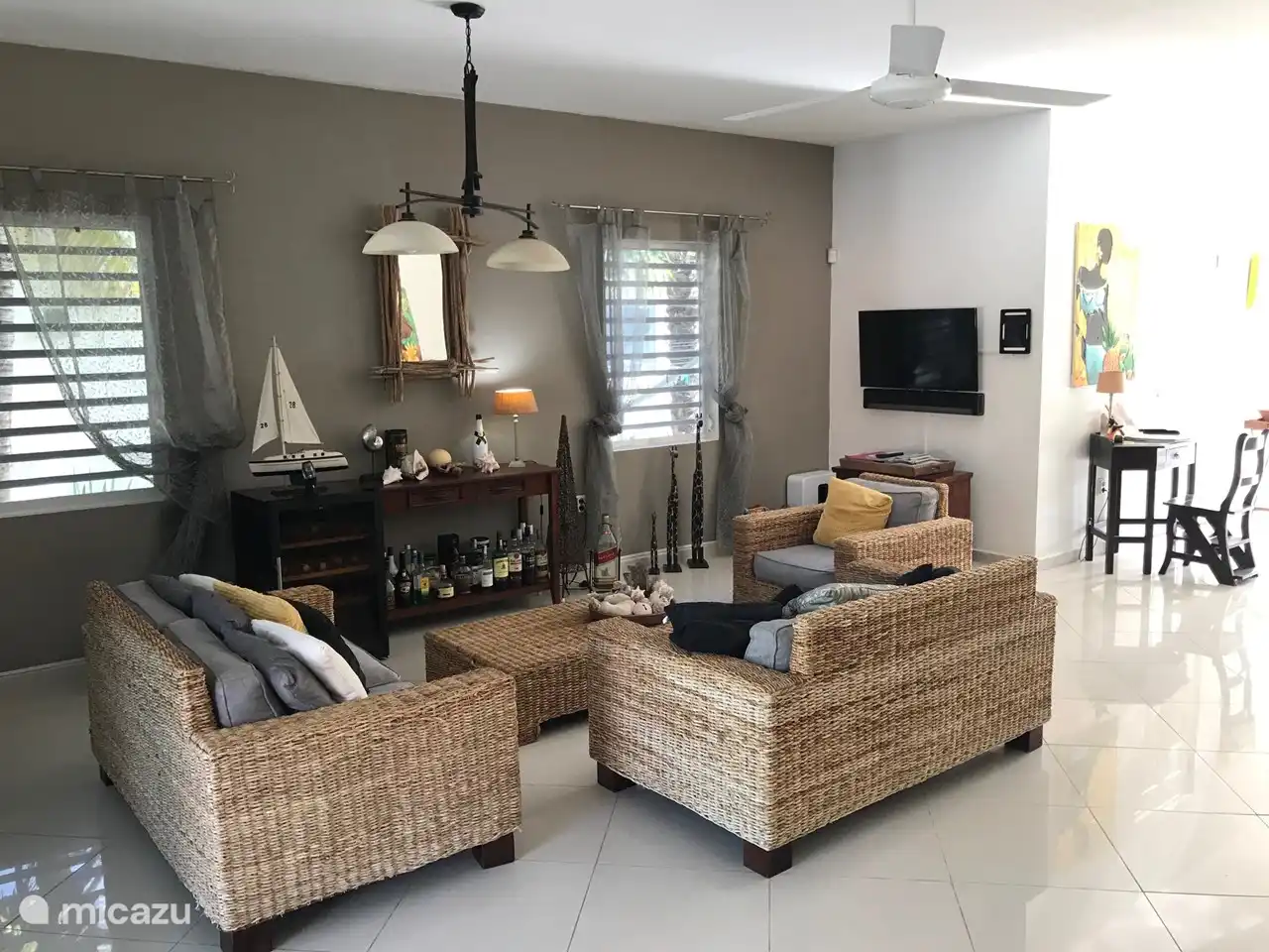 die Sitzecke mit einem Sonos-Soundsystem, um die Musik Ihrer Wahl zu genießen