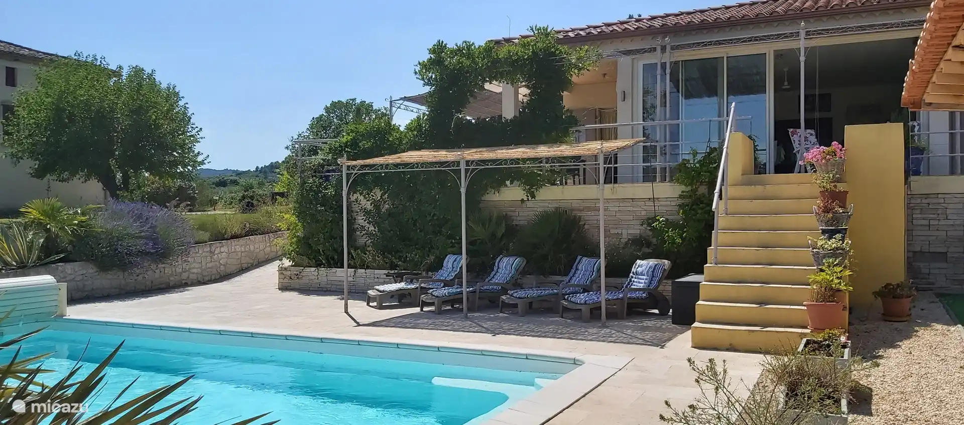 Enjoy the pool. There are 6 sun loungers waiting for you. 