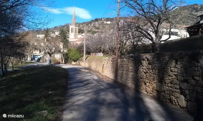 Saint Sauveur de Cruzières hat eine schöne Lage