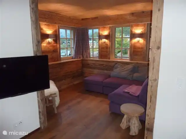 Location de Vacances Autriche, Salzburgerland, Hinterglemm, chalet - Chalet avec sauna à Hinterglemm La baie vitrée typiquement autrichienne d'Altholz conçue pour lire un livre ou regarder la télévision à loisir (avec vue sur les montagnes !)