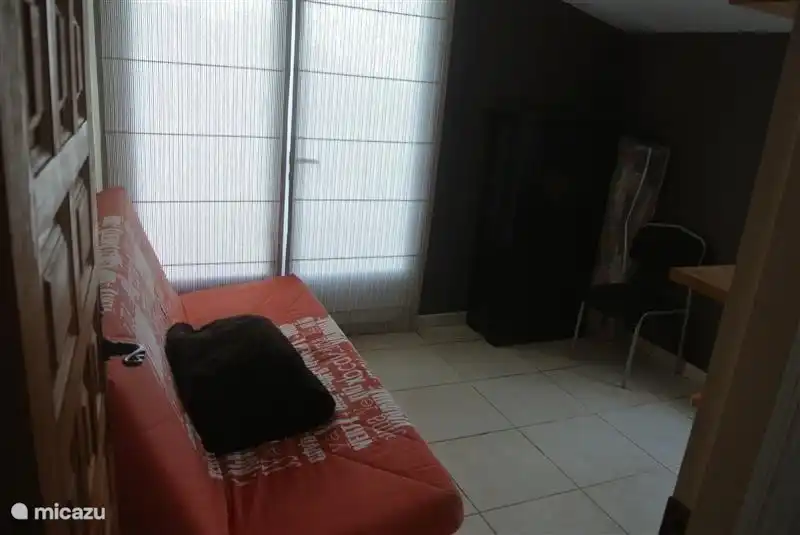 Das kleine Schlafzimmer mit zwei Einzelbetten und Terrassentüren zur Terrasse. Neues Foto folgt!!