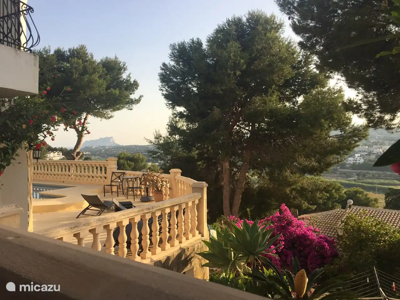 Belle vue depuis la cuisine extérieure.