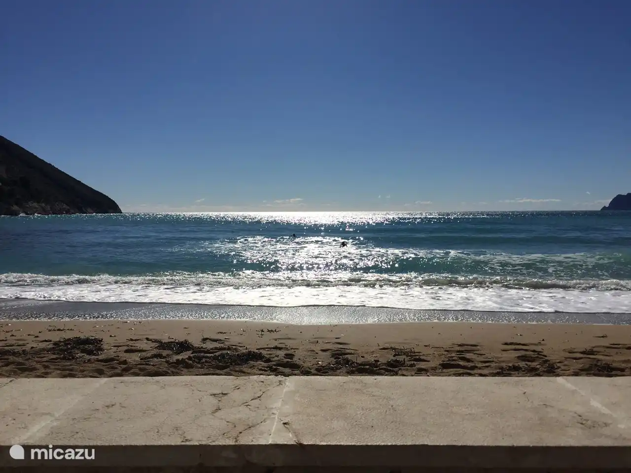 Plage d'El Portet, Vous pouvez faire une belle promenade
du port de Moraira à cette belle plage (1,5 km