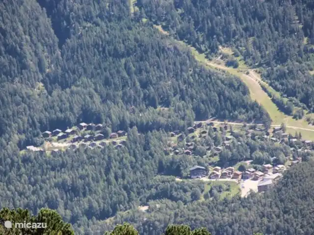 chalet huren in Frankrijk, Savoie, La Norma – Chalet Franse Alpen La Norma Chalet ligt aan de linkerkant van het dorp. Aan de bovenkant ziet u de piste die bij de liften uitkomt.