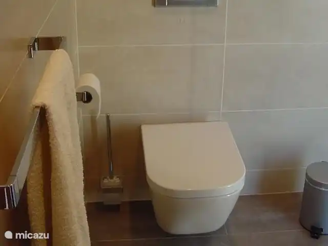 casa la fustera en España, Costa Blanca, Calpe - villa Inodoro colgante en el baño de la planta baja.
