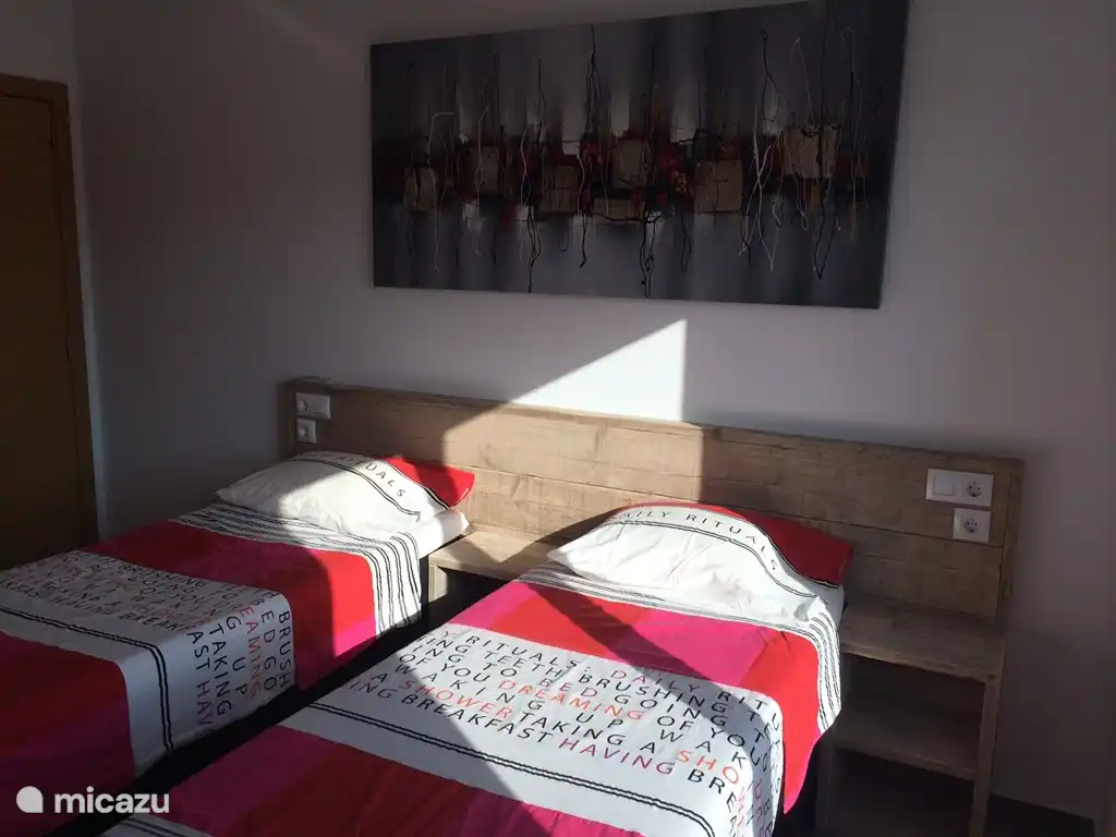 Schlafzimmer 3 auch mit zwei (getrennten) Betten, Klimaanlage und großen Einbauschrank.