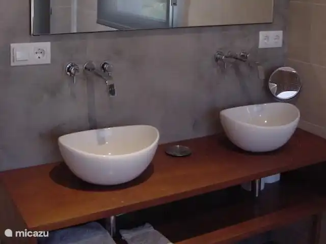casa la fustera en España, Costa Blanca, Calpe - villa Los lavabos del baño 2.