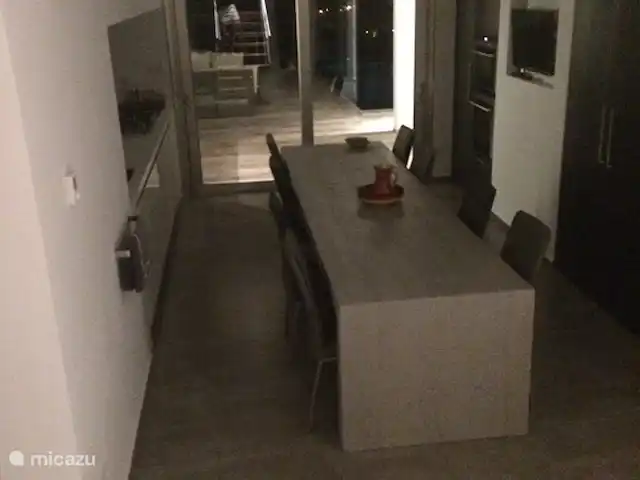 casa la fustera en España, Costa Blanca, Calpe - villa Cocina muy moderna con grandes alacenas en el lado derecho y mueble de trabajo en el lado izquierdo. Por supuesto equipado con todos los electrodomésticos modernos.