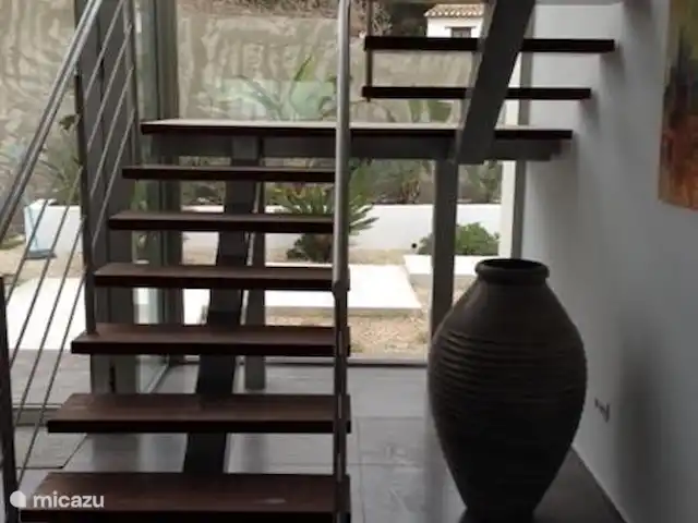 casa la fustera en España, Costa Blanca, Calpe - villa Escaleras al estudio con baño y/o terraza en la azotea.