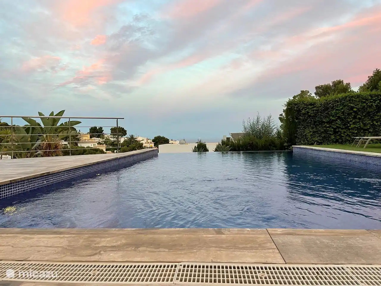 Schönes großes Schwimmbad (5 x 9,5 Meter).