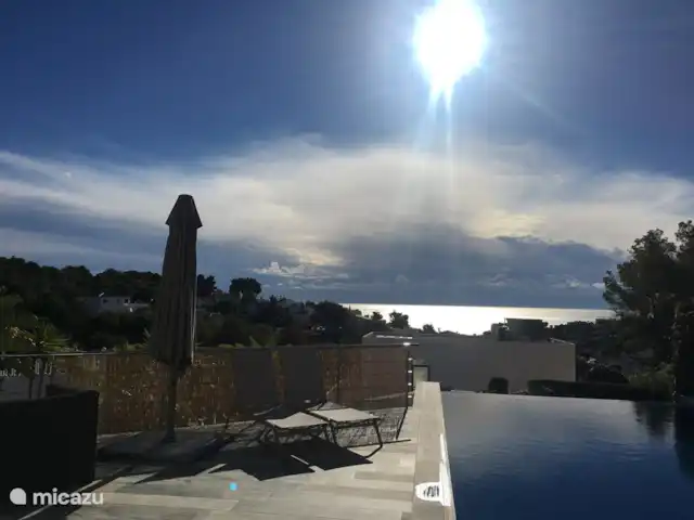 casa la fustera en España, Costa Blanca, Calpe - villa Hermoso reflejo del sol en el mar.