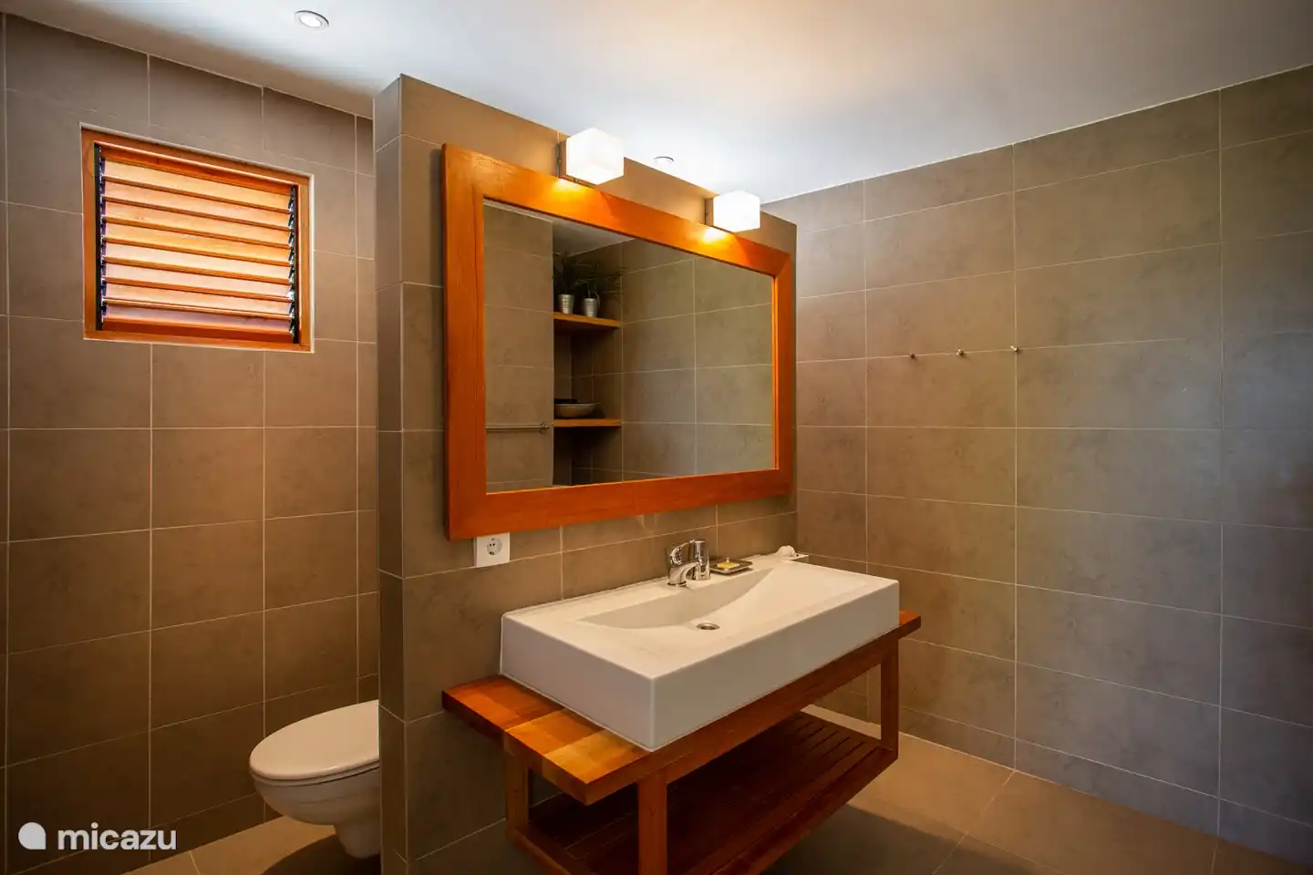 Badezimmer im Hauptschlafzimmer