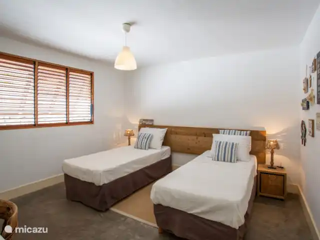 Villa Piscadera | Curaçao, Curaçao-Centre, Piscadera - villa Chambre avec espace de travail/bureau.
Climatisation, les lits peuvent être séparés ou en king size