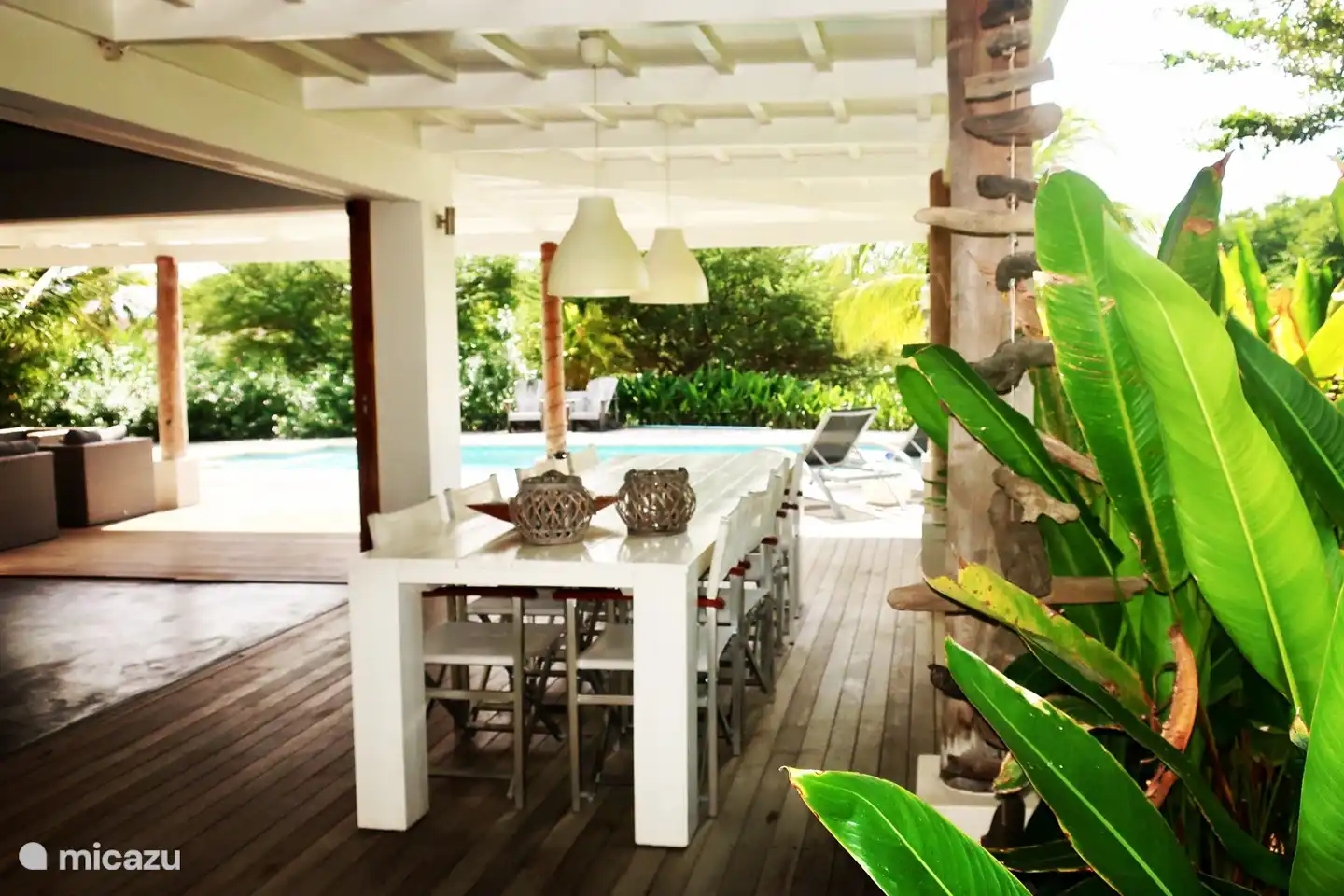 Großer Esstisch für 8 Personen mit Grill in Reichweite